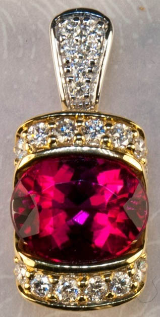 Previously owned Faceted 18K Gold Tourmaline Diamond Pendant